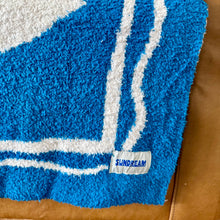 Load image into Gallery viewer, Pacific Row Plush Throw - Swell Blue
